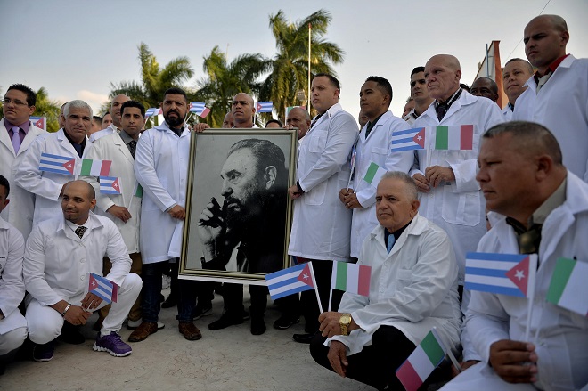 Kubai orvosok érkeznek Olaszországba, hogy felvegyék a harcot a koronavírussal 